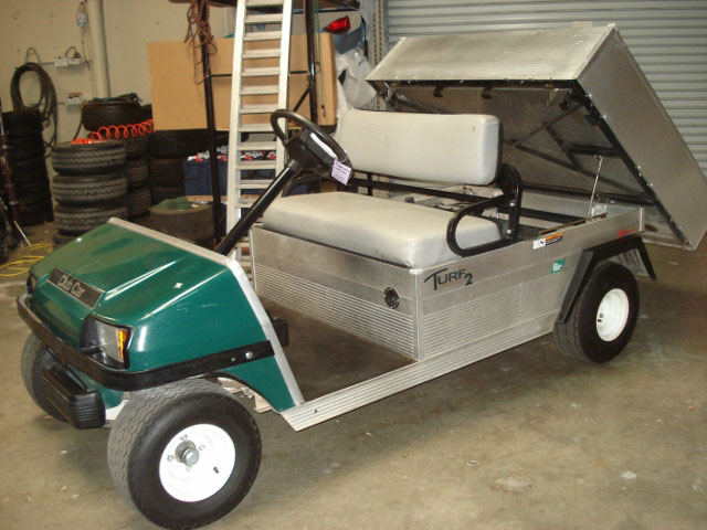Gilchrist Golf Cars Rental Golf Cart, the Turf 2 with manual dumb box.